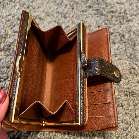 Louis Vuitton Kisslock wallet with printed code - Picture 8 of 10